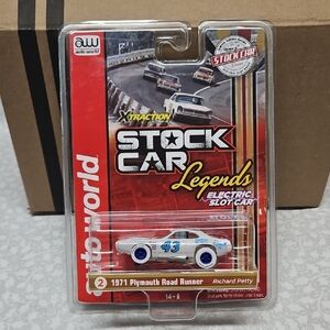 auto world 1971 Plymouth Road Runner X-traction Ultra-G Slot Car iwheels